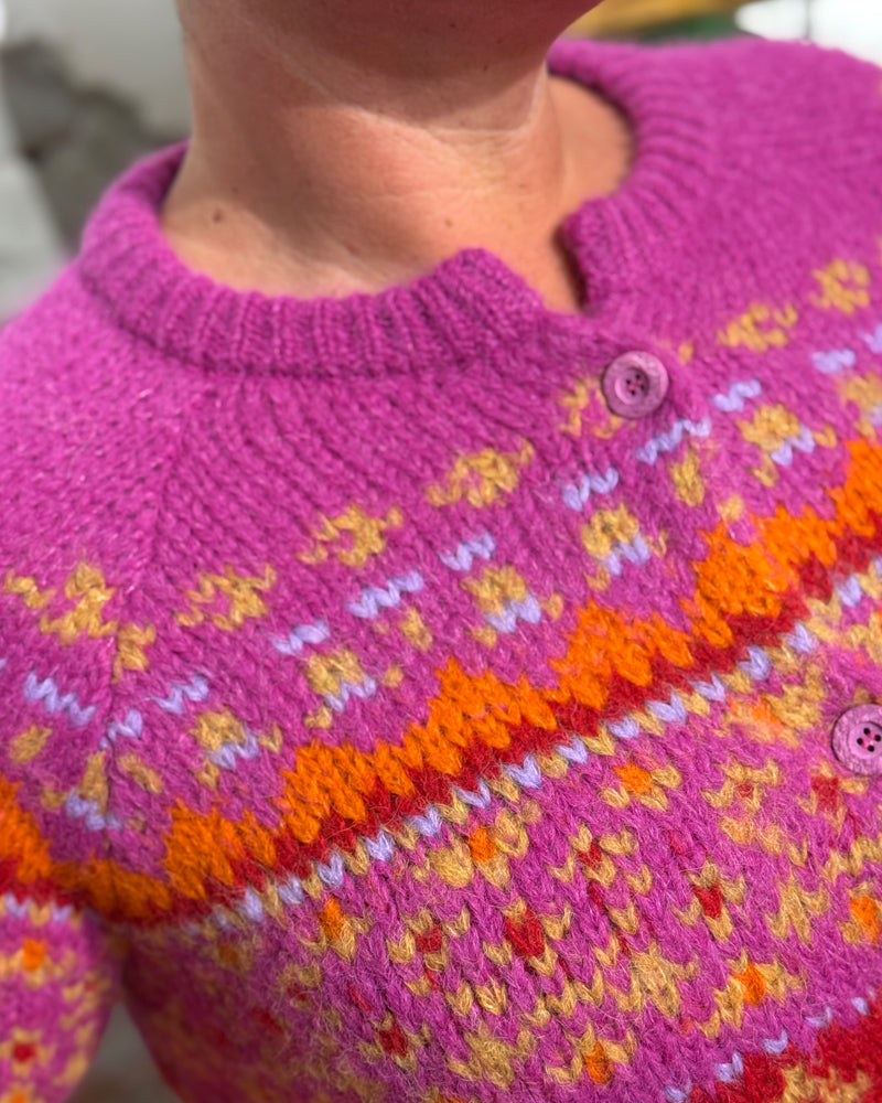 AIKUSS gekleurd wollen vest EMILIA FUCHSIA van alpaca