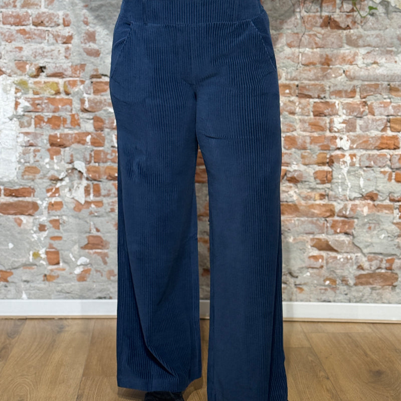ALMA & LOVIS Cordhose MARLENE BLUE Bio-Baumwolle