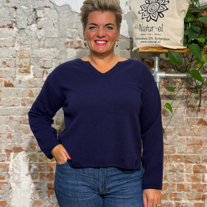 ALMA & LOVIS trui met v-hals DAFNE AURA wol en cashmere