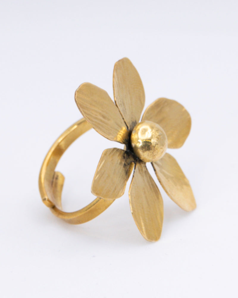 ANUKOO fairtrade ring BIG FLOWER verguld messing