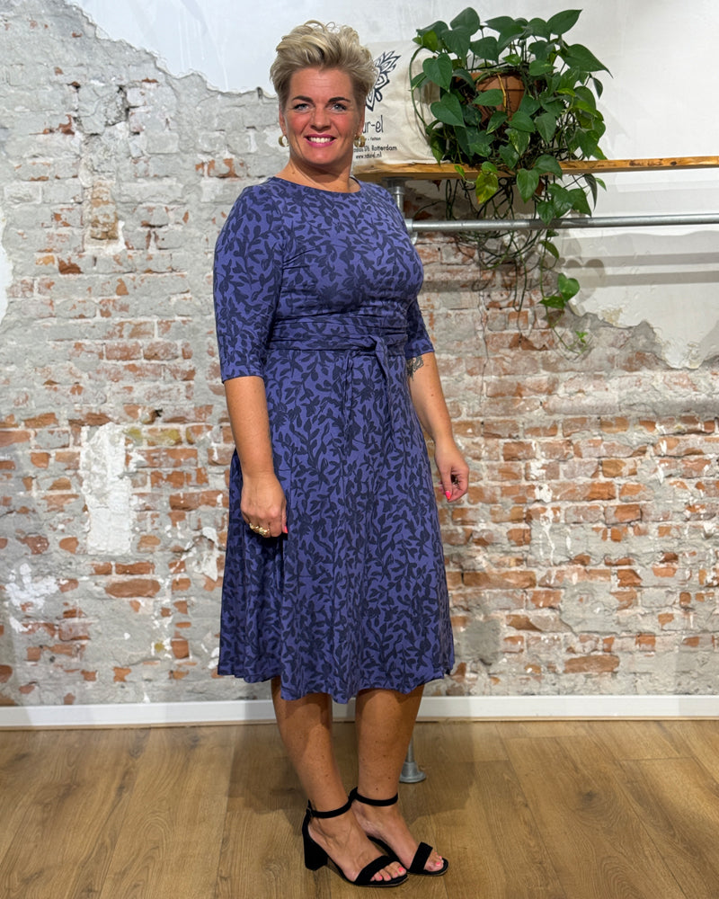 ANUKOO jurk met ceintuur RENSKE FLOWERS van tencel