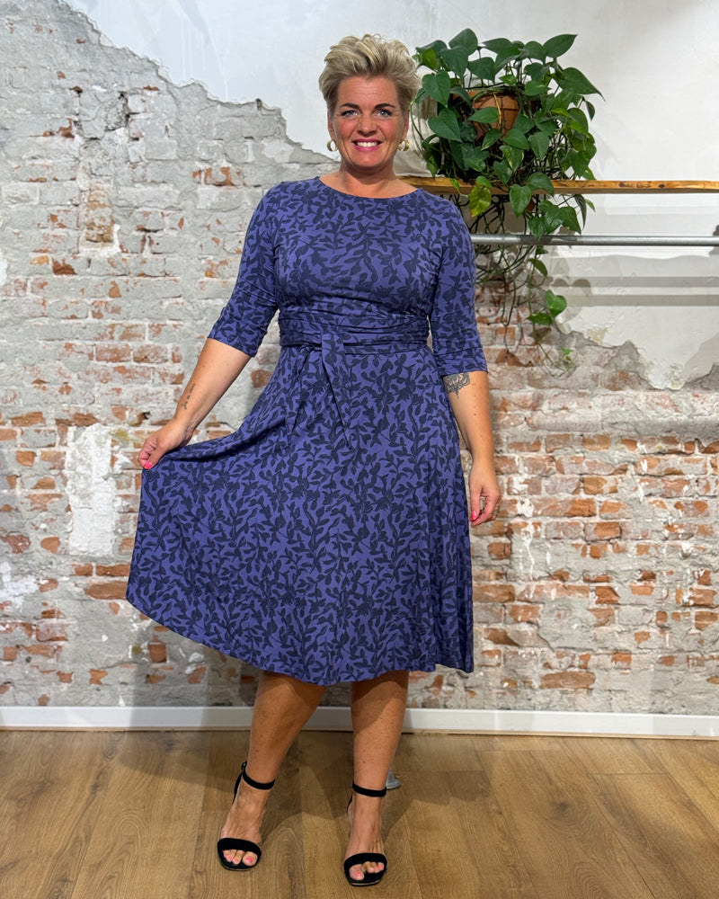 ANUKOO jurk met ceintuur RENSKE FLOWERS van tencel