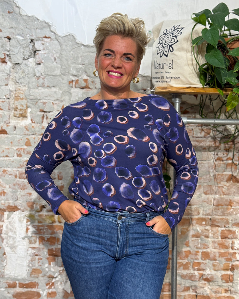 ANUKOO wijdvallend shirt met print KYLIE WATERDOP tencel