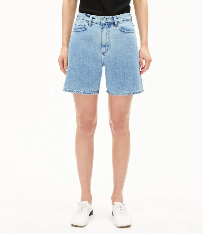 ARMEDANGELS korte jeans broek SHEAARI LIGHT DENIM