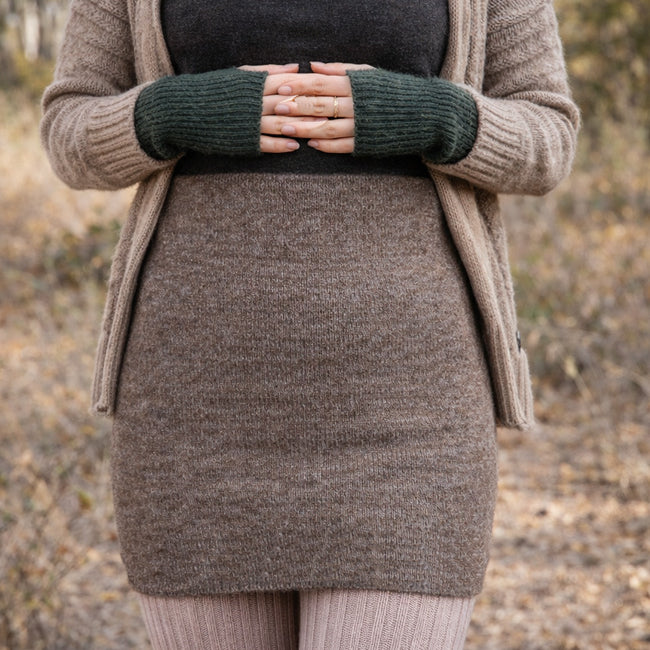 DE COLORES nierwarmer alpaca BRUIN 27 ZWART REVERSIBLE