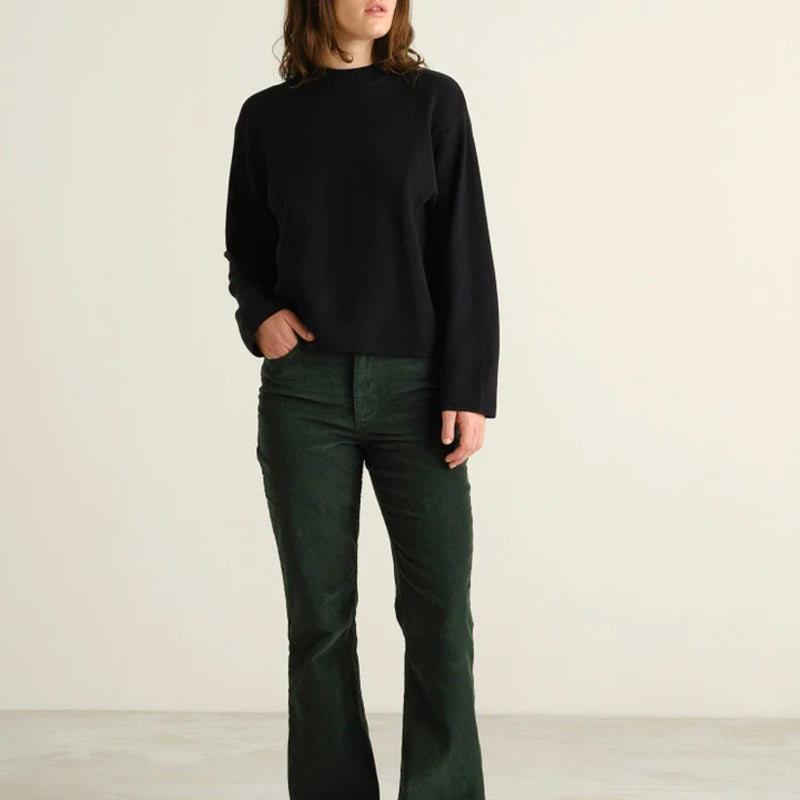 DEDICATED corduroy bootcut broek RYDA GREEN biologisch katoen
