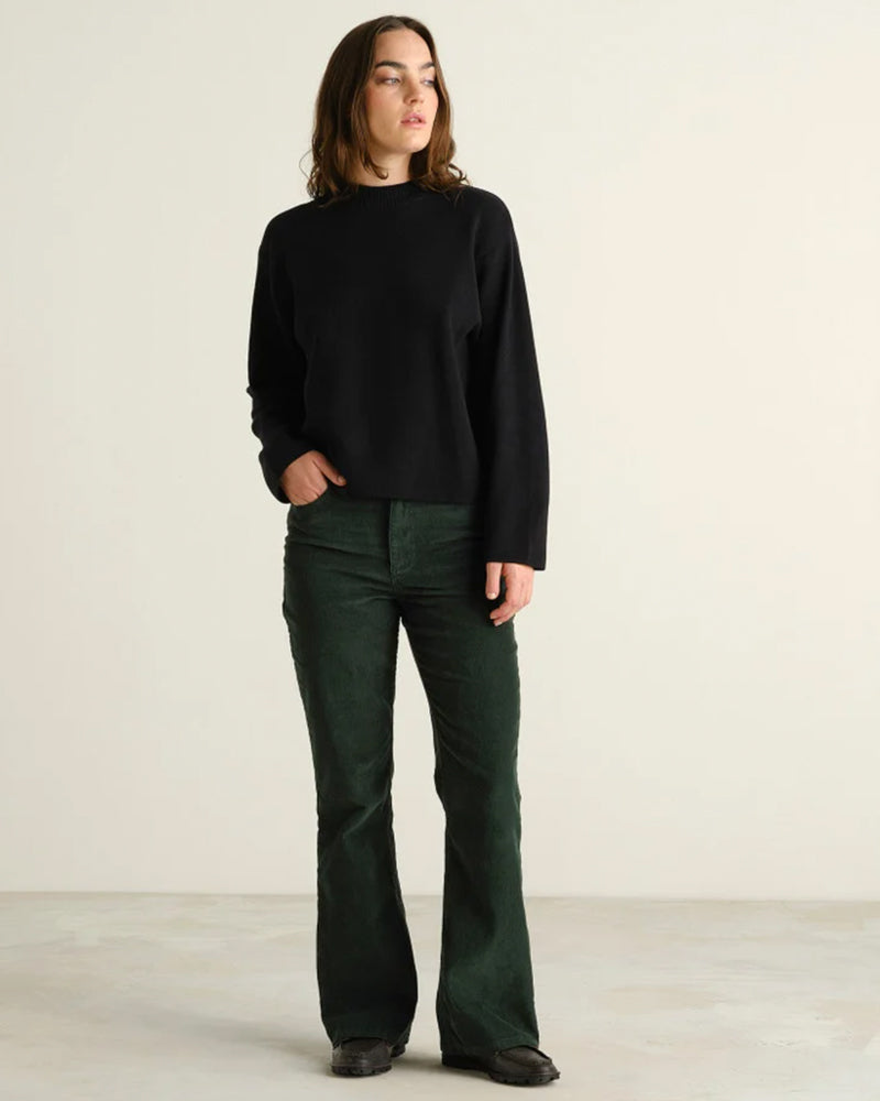 DEDICATED corduroy bootcut broek RYDA GREEN biologisch katoen