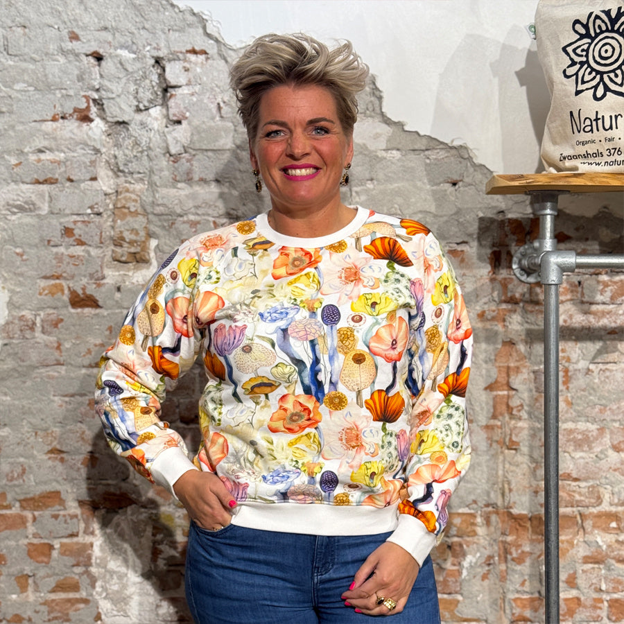 DEDICATED sweater FANTASY FLOWERS van biologisch katoen