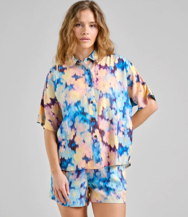 DEDICATED wijde blouse ALSVIK IKAT met print tencel