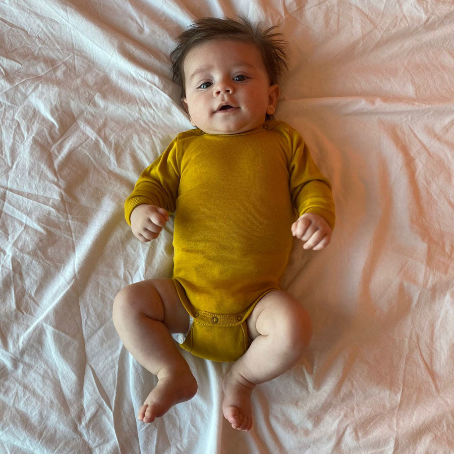 ENGEL baby romper wol zijde met LANGE MOUW effen SAFFRAAN