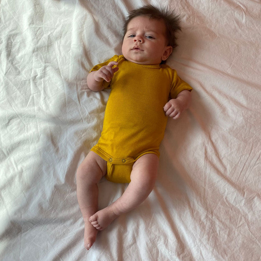 ENGEL wol zijde BABY romper KORTE MOUW effen SAFFRAAN