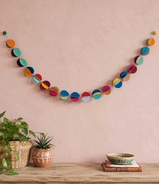 FAIRTRADE papieren slinger LOKTA DOTS eco papier met vilten balletjes
