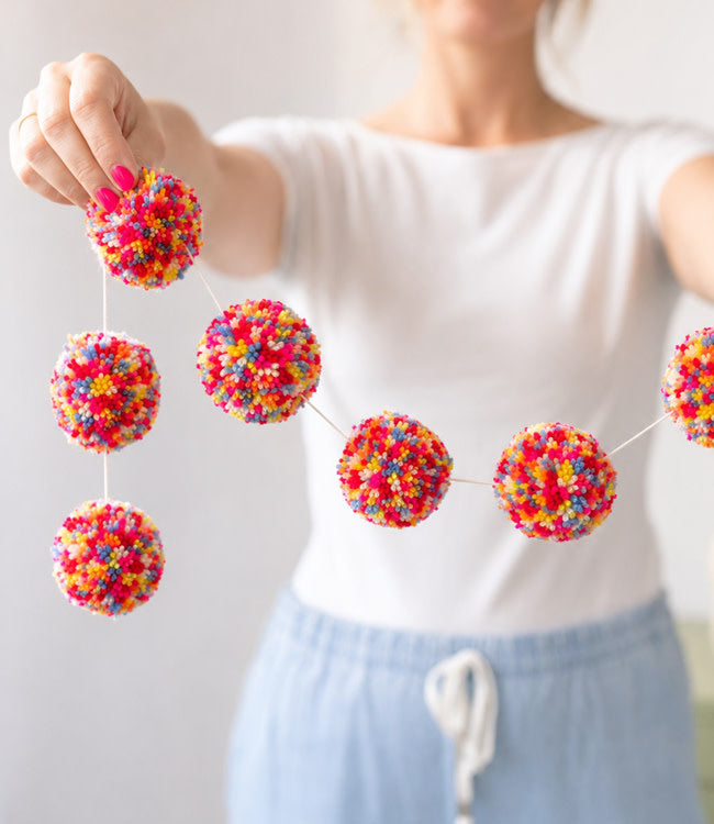 FAIRTRADE slinger POMPON MULTI van wol met belletjes ca. 175 cm