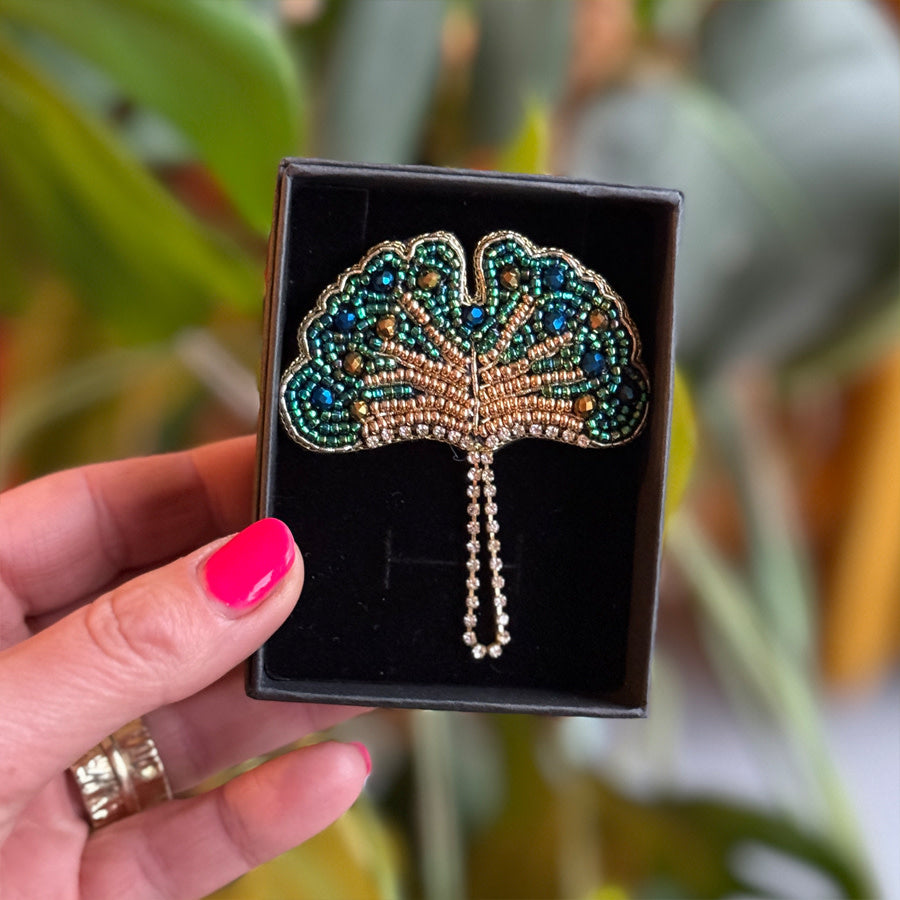FAIRTRADE broche GINKO met pailetten en kralen