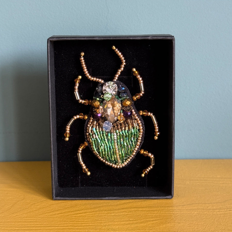 FAIRTRADE broche KEVER GROEN met pailetten en kralen