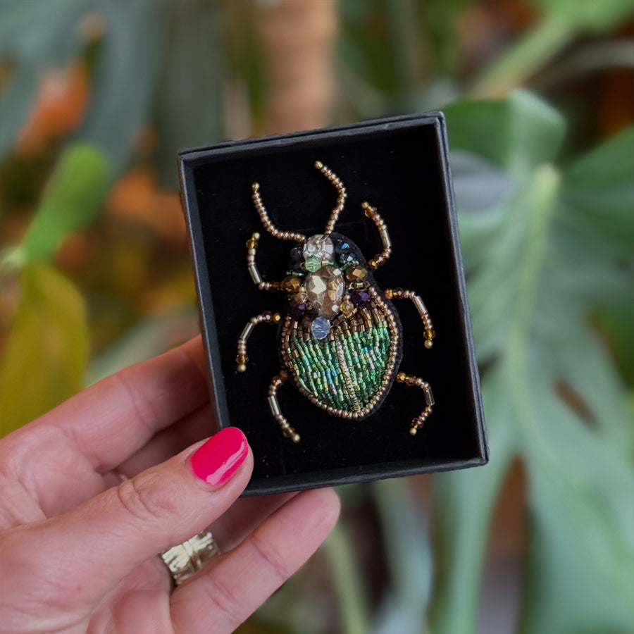 FAIRTRADE broche KEVER GROEN met pailetten en kralen