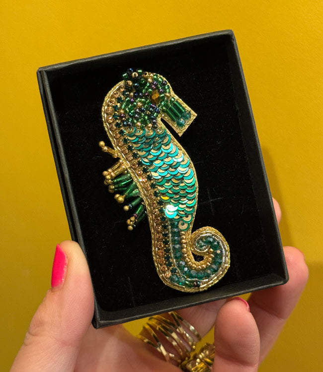 FAIRTRADE broche ZEEPAARDJE met pailetten en kralen