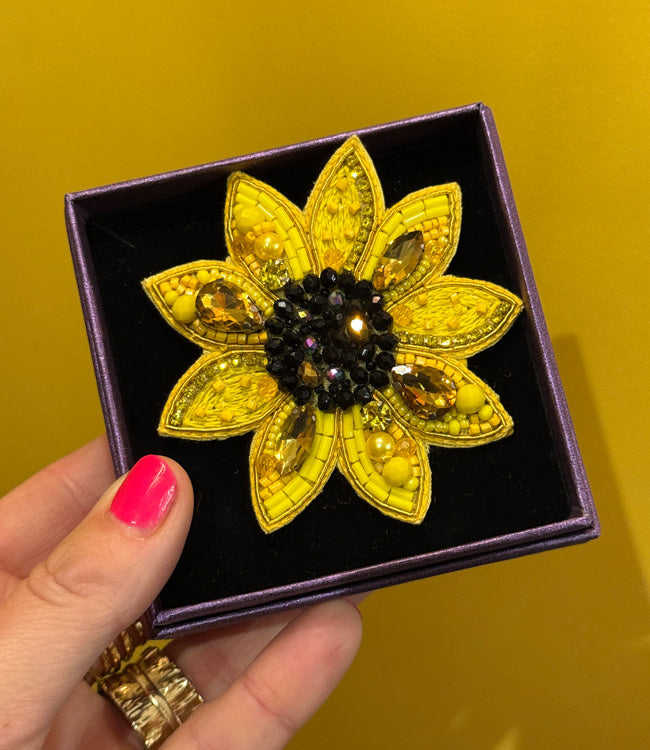 FAIRTRADE broche SUNFLOWER met pailetten en kralen