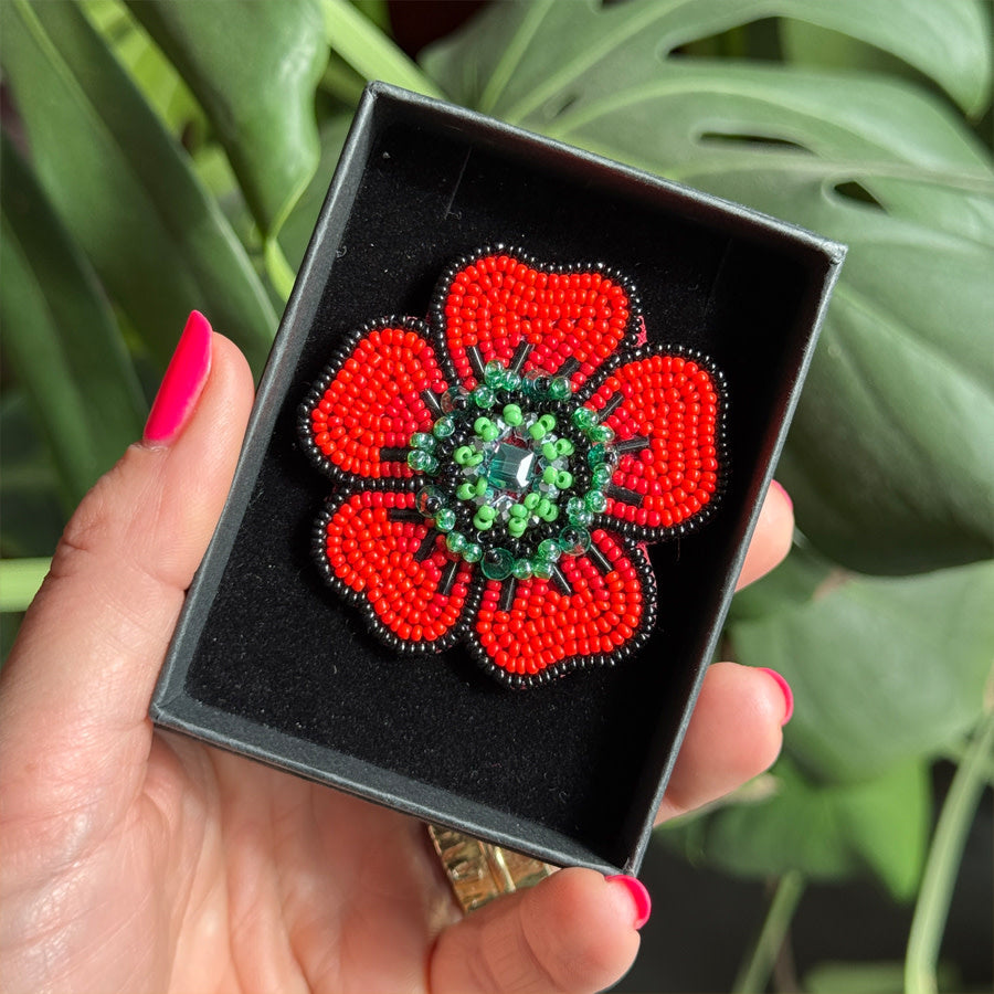 FAIRTRADE broche BLOEM POPPY RED met pailetten en kralen