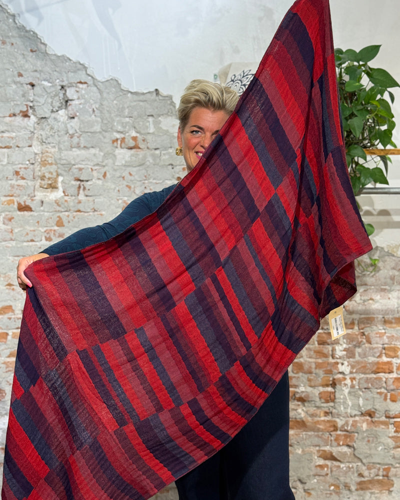 Pure wollen sjaal STRIPES RED van pure merino wol ZOHRA HILL