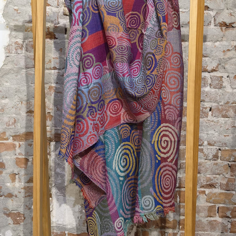 Pure wollen sjaal SPIRAL MULTI van pure merino wol ZOHRA HILL