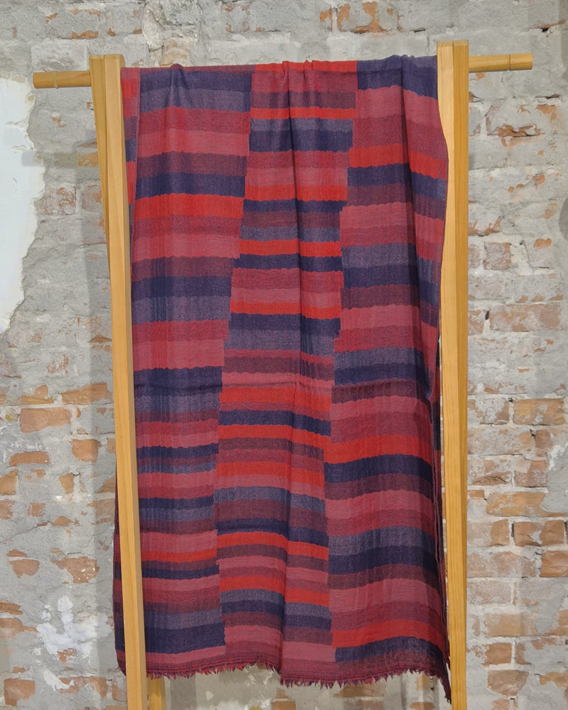 Pure wollen sjaal STRIPES RED van pure merino wol ZOHRA HILL