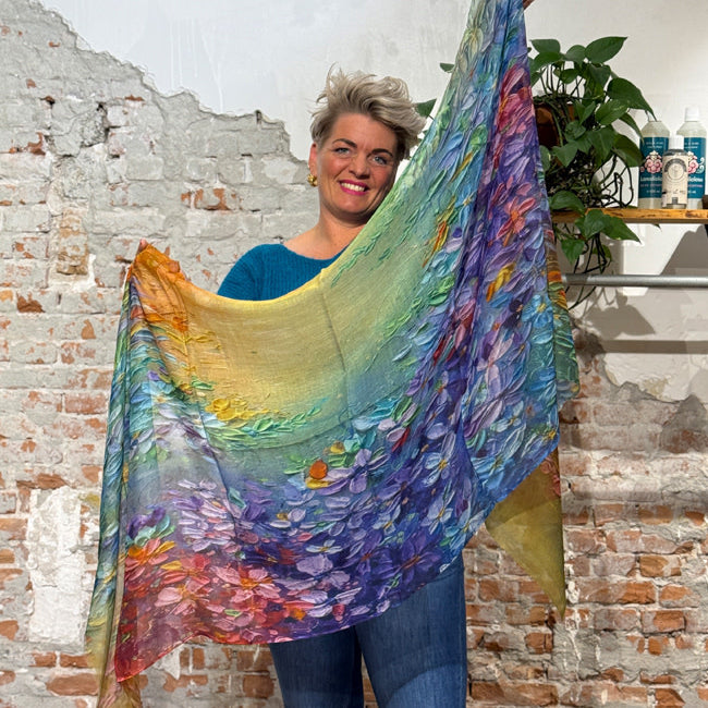 FAIRTRADE zijden sjaal met print SUNSET FLOWER van pure zijde