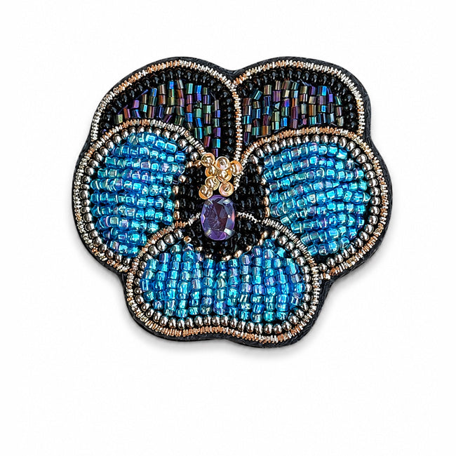 FAIRTRADE broche VIOOLTJE BLAUW met pailetten en kralen