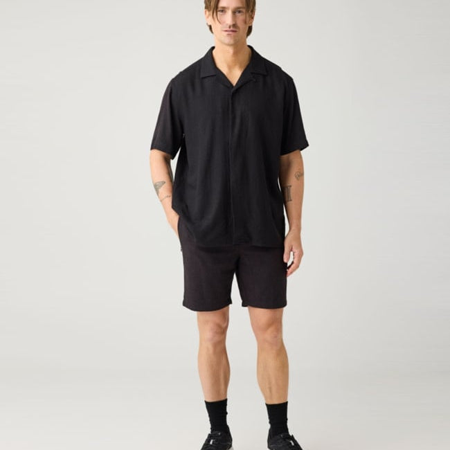 Wijde korte broek short YESSIN BLACK van linnen en tencel