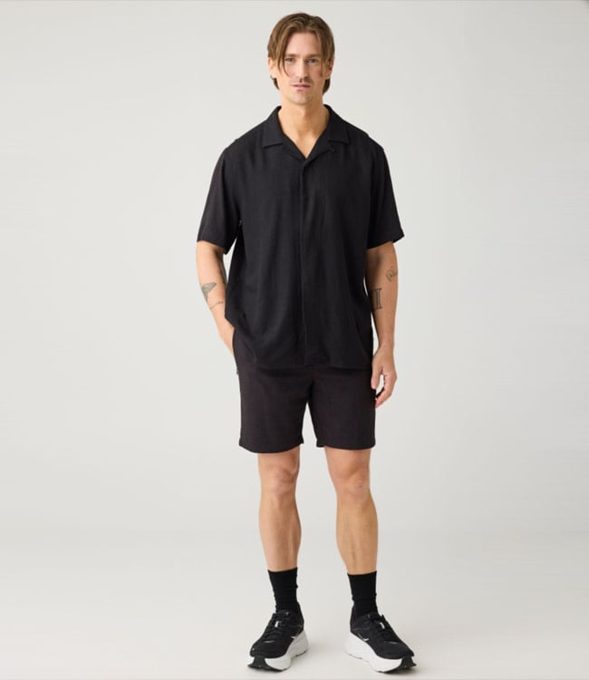 Wijde korte broek short YESSIN BLACK van linnen en tencel