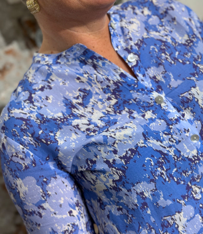 KOMODO blouse met print CORBY BLUE van tencel en linnen