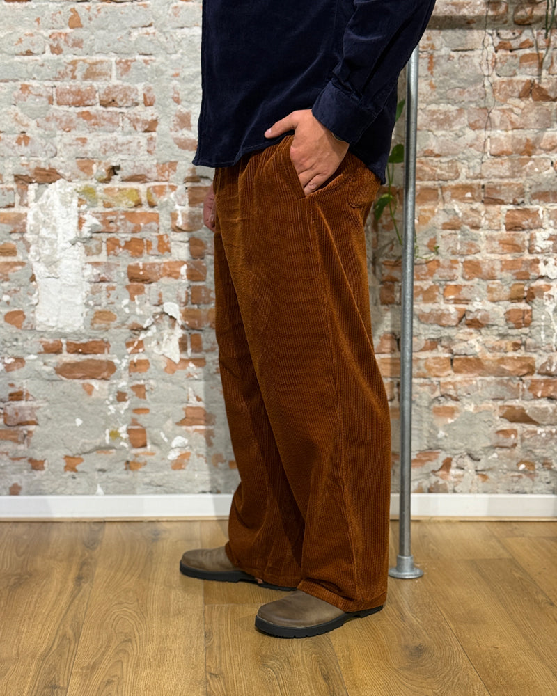 KOMODO wijde corduroy broek WAYNE CHESTNUT biologisch katoen