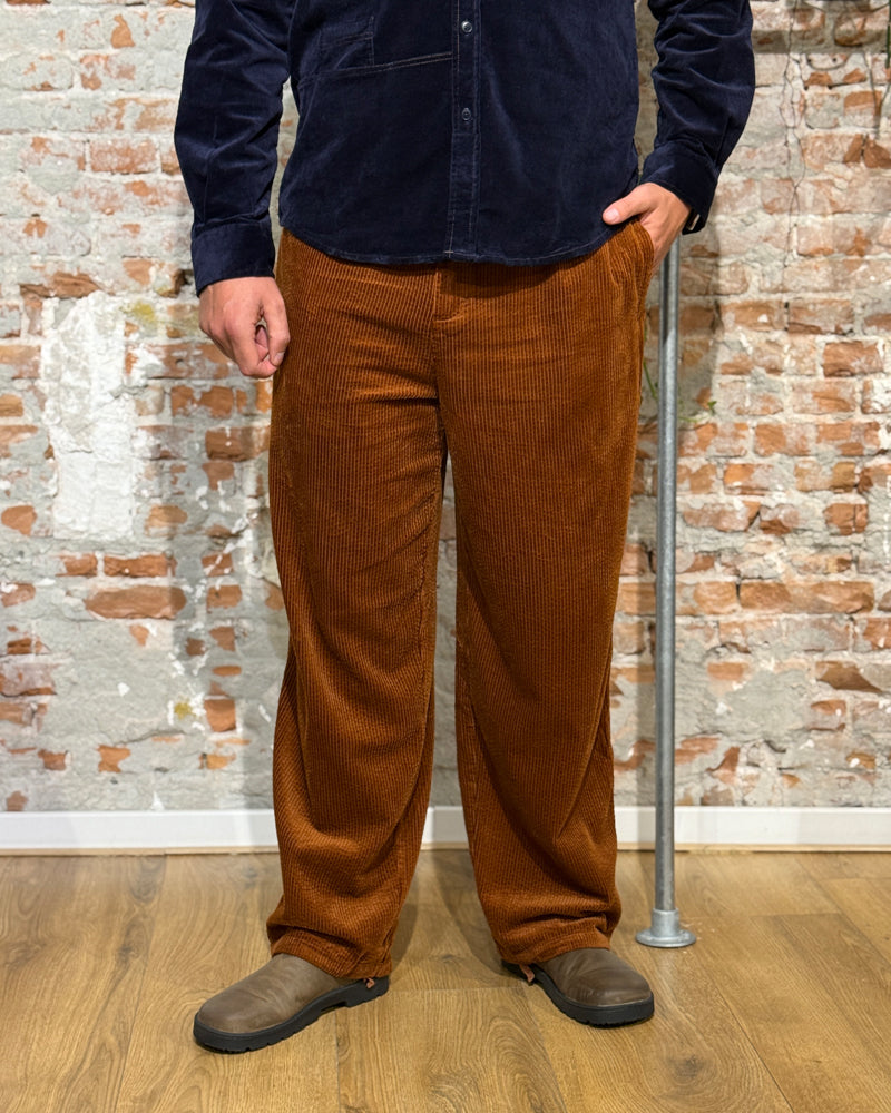 KOMODO wijde corduroy broek WAYNE CHESTNUT biologisch katoen
