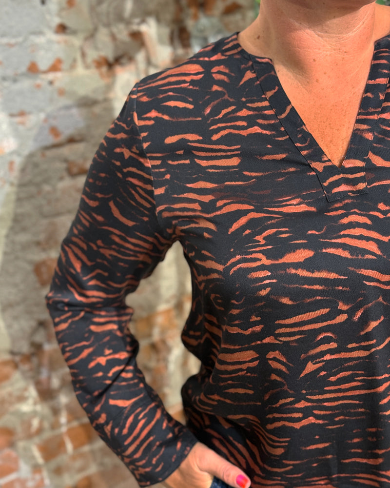 LANIUS v-hals blouse NORA ANIMAL CHOCO van tencel