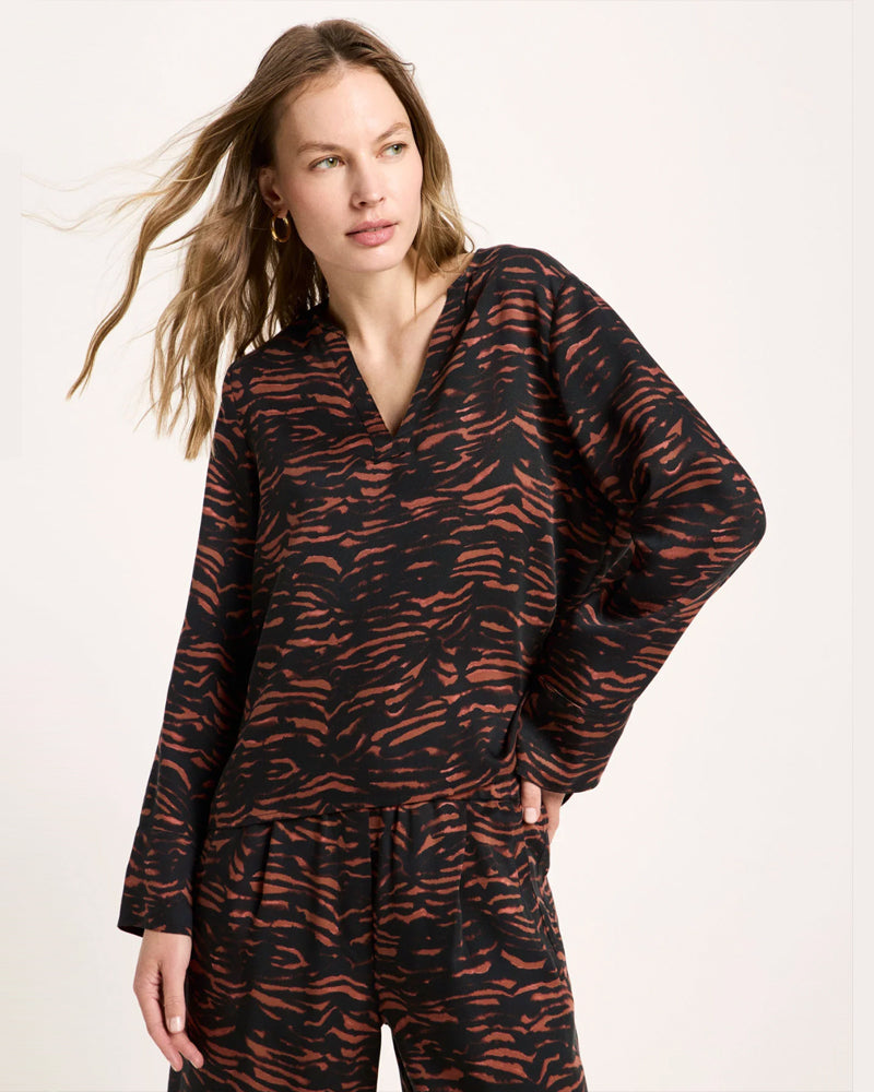 LANIUS v-hals blouse NORA ANIMAL CHOCO van tencel