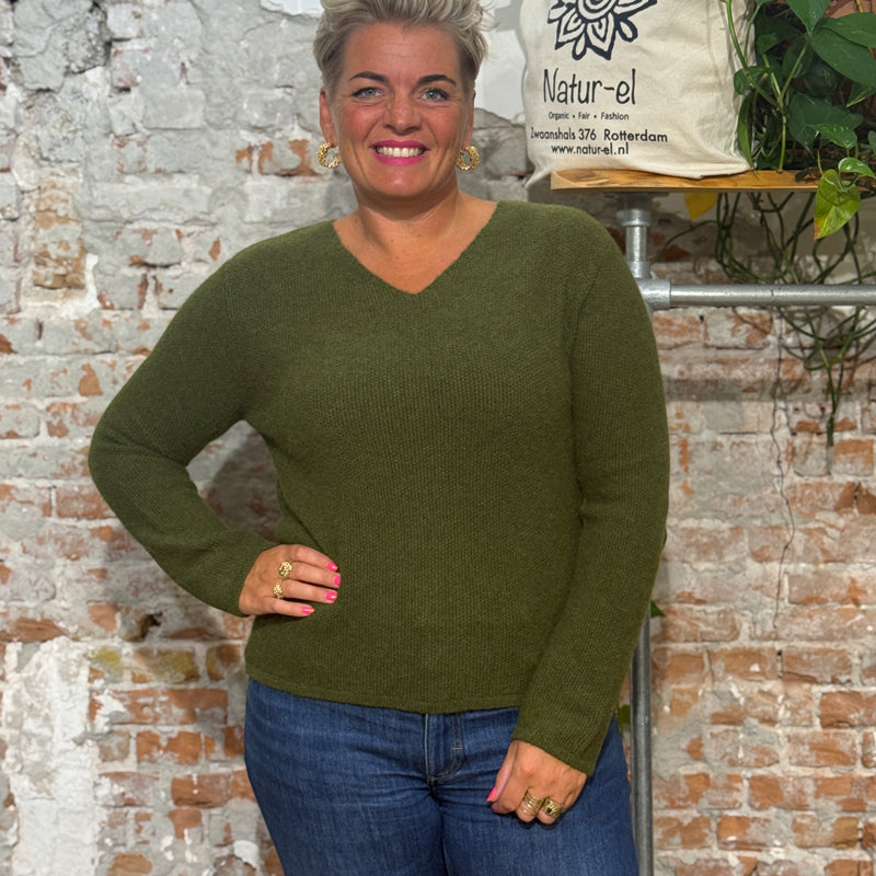 LES RACINES DU CIEL 100% baby alpaca V-neck sweater ILOE OLIVE