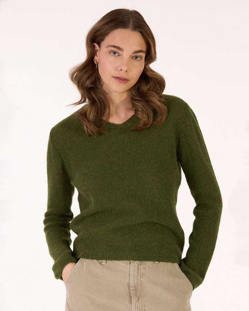 LES RACINES DU CIEL 100% baby alpaca trui met v-hals ILOE OLIVE