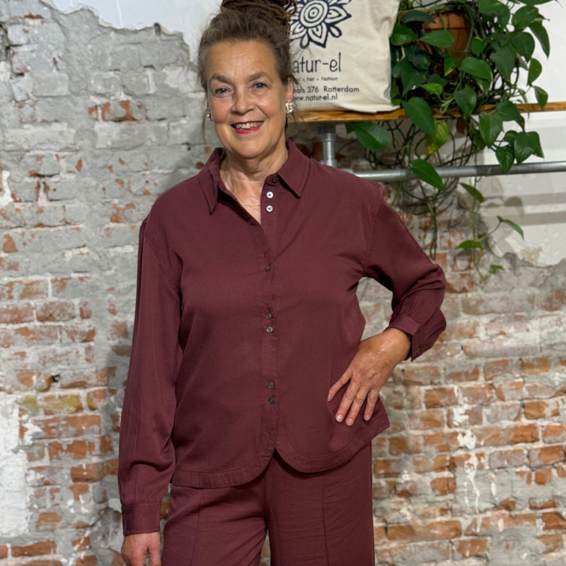 MADNESS effen blouse DIONE RED MAHAGONY van ecovero wol