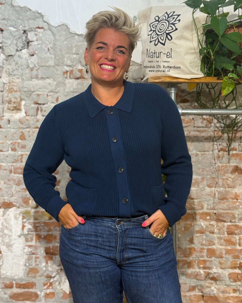 MADNESS vest met polokraag LOTTE DARK BLUE biologisch katoen