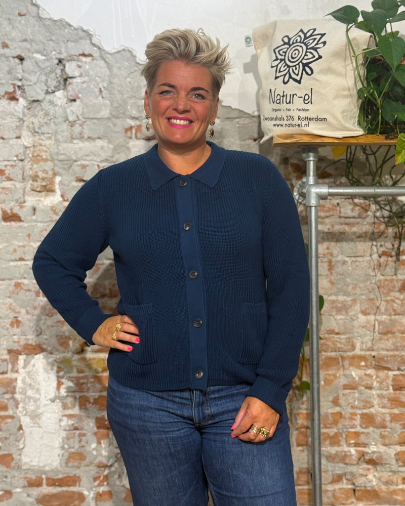 MADNESS vest met polokraag LOTTE DARK BLUE biologisch katoen