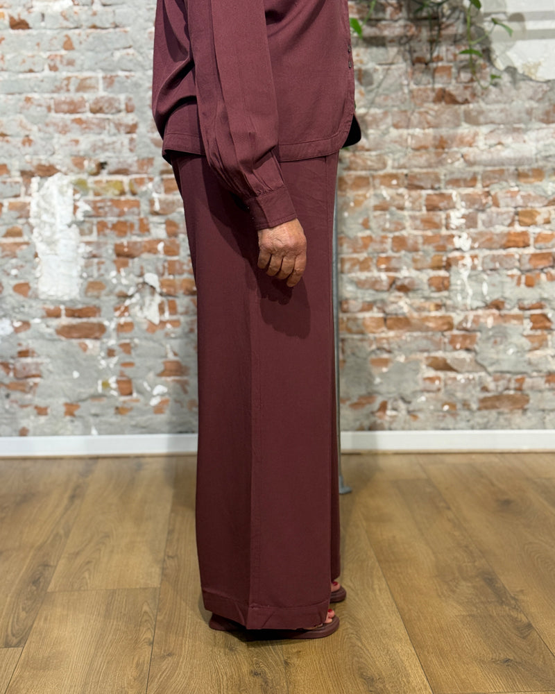 MADNESS broek met biezen HILKE MAHAGONY RED ecovero en wol