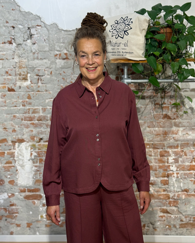 MADNESS effen blouse DIONE RED MAHAGONY van ecovero wol