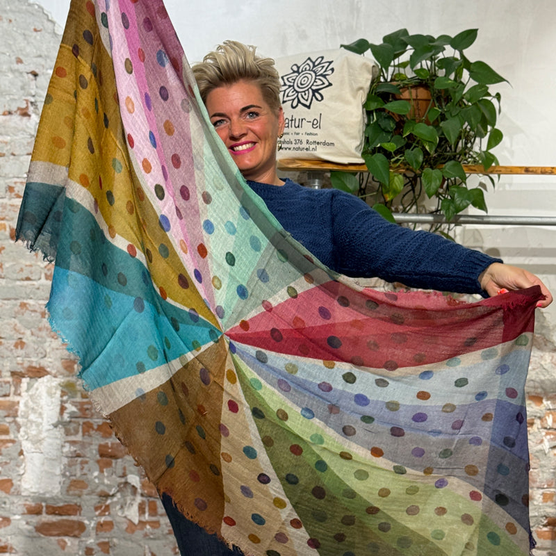 MADNESS möchte Druckschal DOTS DAHLIA aus reiner Merinowolle