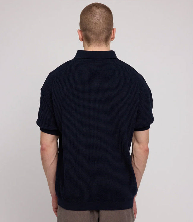 MAZINE gebreide polo shirt INDIGO van biologisch katoen
