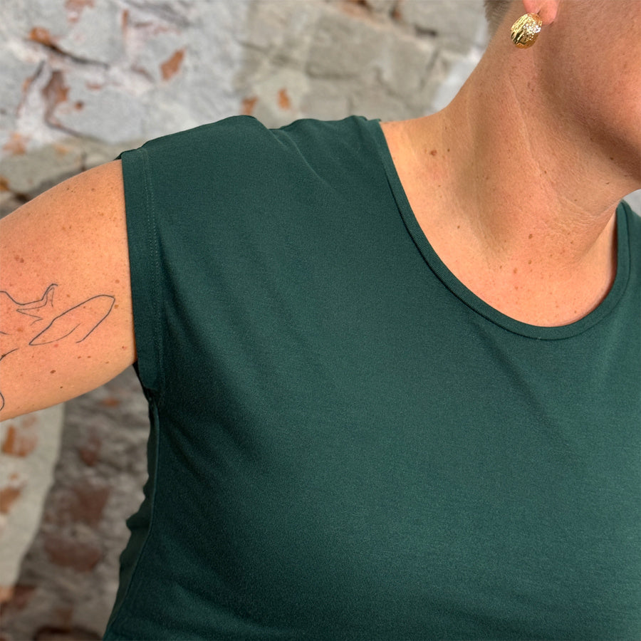 RECOLUTION shirt met kapmouw MITHILA GREEN ecovero