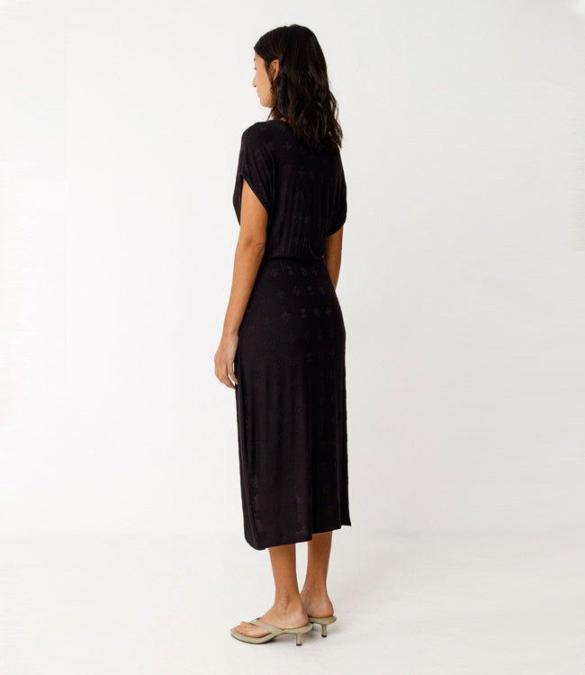 SKFK jurk met knoop detail AMADE BLACK van ecovero