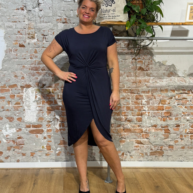 SKFK jurk met knoop detail AMADE NAVY van ecovero