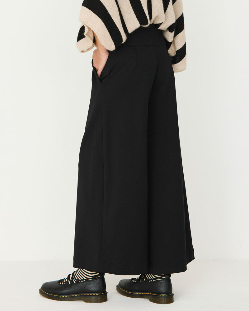 SKFK Hose mit Umschlag EZAMA BLACK aus Modal