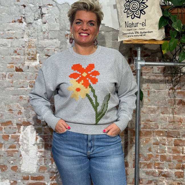 THINKING MU geborduurde sweater JODIE POPPY bio katoen
