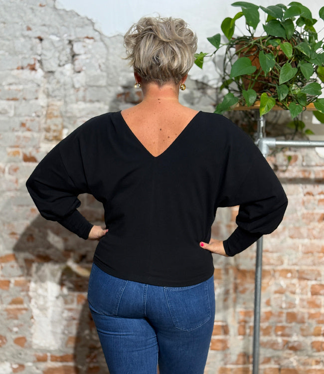 WiDDA wijde top AVA BLACK met v-hals op rug biologisch katoen